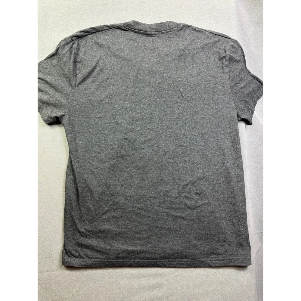 True Religion Mens V-Neck Graphic T-Shirt Gray Red Horseshoe Logo Large